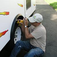  Installing the fenders